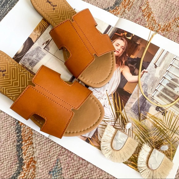 Qupid Shoes - ✨ Final Price- brown slide sandals